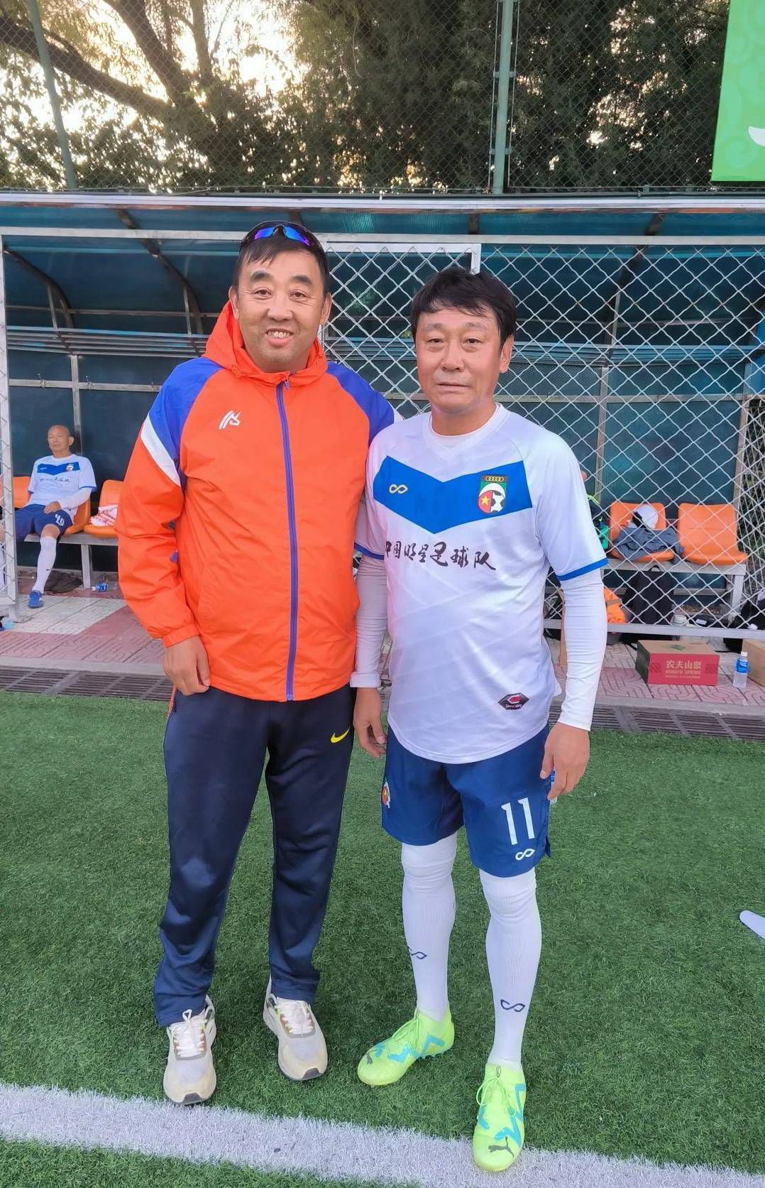 于是，她便连忙说道：妈，咱们还是赶紧进去吧，你先找个空房间，然后把房间收拾收拾安顿一下，然后再去跟哥打个招呼。
